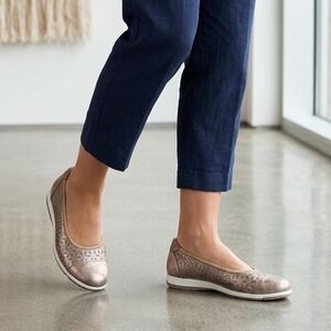 Relife NWT Rose Gold Metallic Eyelet Slip On Massage Leather Flats Loafers 7 7.5